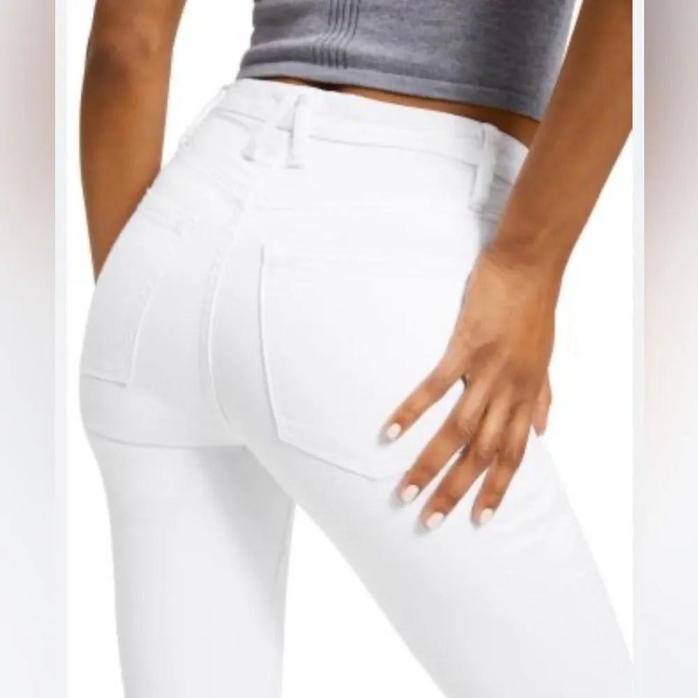 Good American White
Good High Rise Straight Raw Hem Jeans in W037; Size 6/28